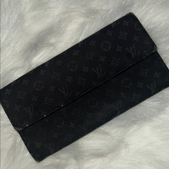 Louis Vuitton Black Monogram Wallet - Picture 1 of 4